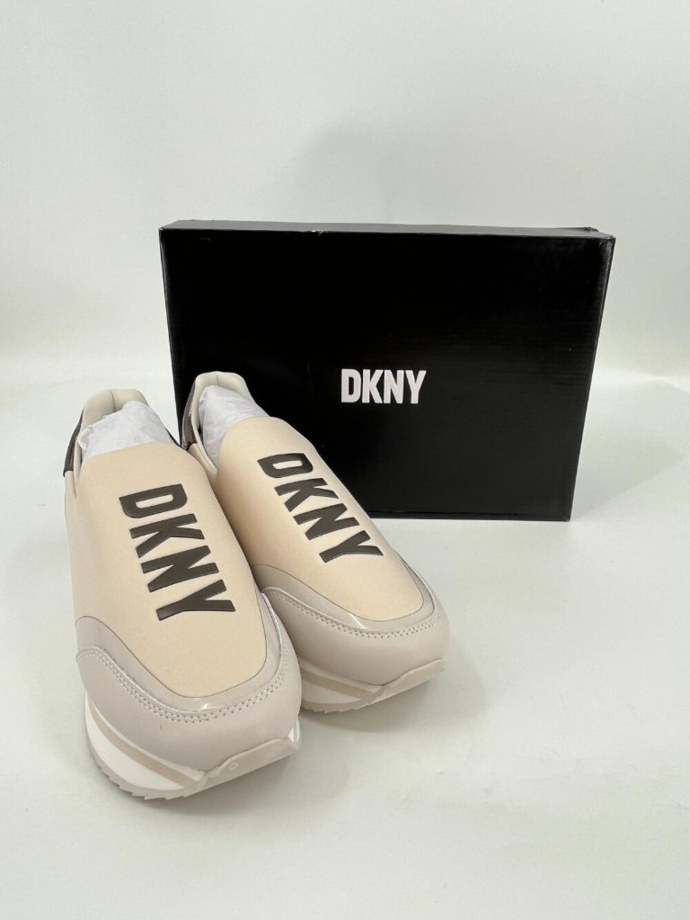 DKNY Dalla Wedge Women Sneakers Neoprene Calf Pebble Size 9 M New In Box